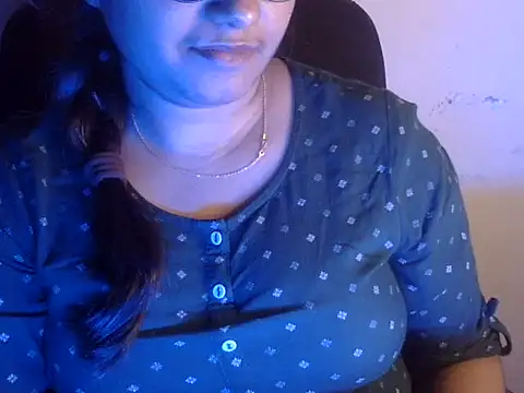 Snapshot of Aanya_Hazel chatting on 09/27/25, 04:46 Aanya Hazel online show from 09/27/25, 04:46