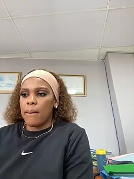 Snapshot of 031bubbles chatting on 10/28/25, 09:19 031bubbles online show from 10/28/25, 09:19