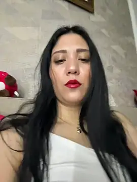 Snapshot of PrincessYYara chatting on 05/17/26, 08:31 PrincessYYara online show from 05/17/26, 08:31