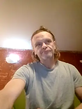 Snapshot of Kuba_Gd chatting on 10/17/25, 04:38 Kuba Gd online show from 10/17/25, 04:38