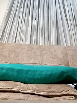 Marian Zeller online show from 10/27/25, 09:21