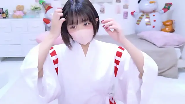 Hinata Sun online show from 12/19/25, 02:30