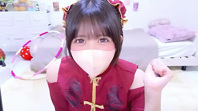 Hinata Sun online show from 05/13/26, 12:01