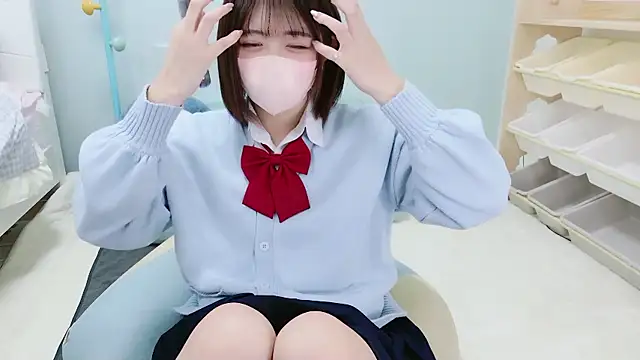 Hinata Sun online show from 11/10/25, 11:37