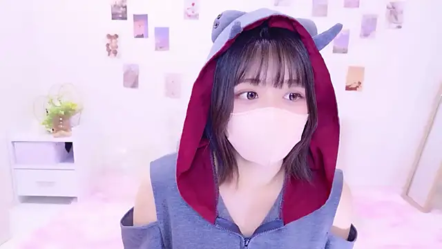 Hinata Sun online show from 11/25/25, 04:29