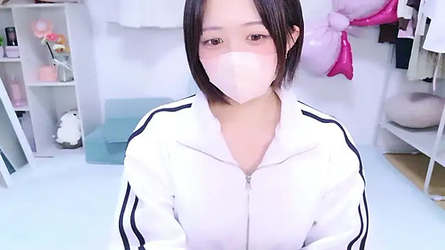 Hinata Sun online show from 04/11/26, 09:51