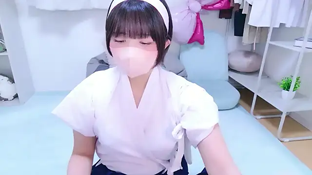 Hinata Sun online show from 05/02/26, 11:15