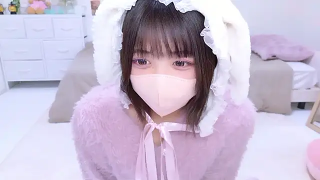 Hinata Sun online show from 11/27/25, 10:05