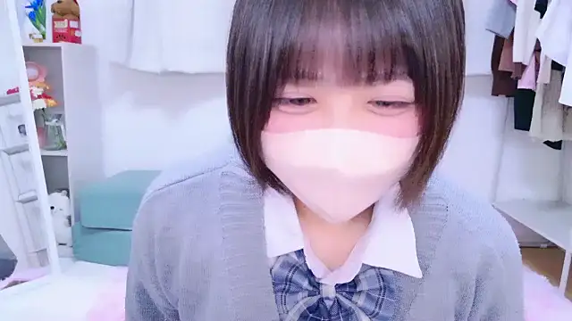 Hinata Sun online show from 02/06/26, 11:06