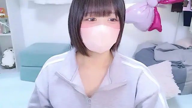 Hinata Sun online show from 04/16/26, 11:07