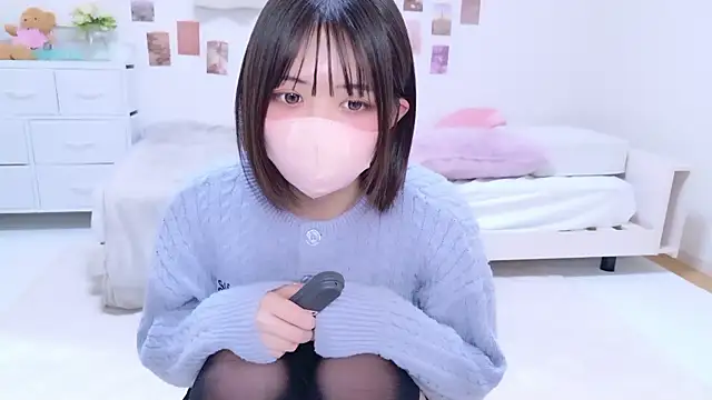 Hinata Sun online show from 11/12/25, 05:28