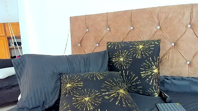 camila collins7 online show from 11/25/25, 02:28