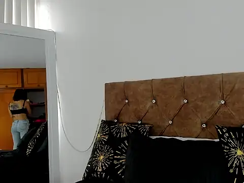 camila collins7 online show from 11/04/25, 01:04