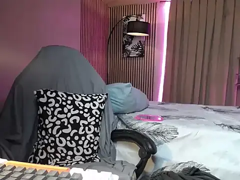 Snapshot of alex_cummer chatting on 10/27/25, 04:52 alex cummer online show from 10/27/25, 04:52