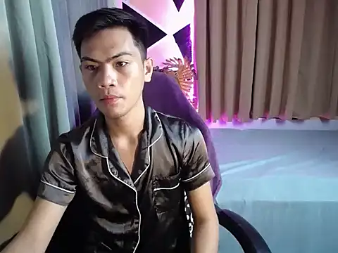 Snapshot of alex_cummer chatting on 11/15/25, 04:00 alex cummer online show from 11/15/25, 04:00