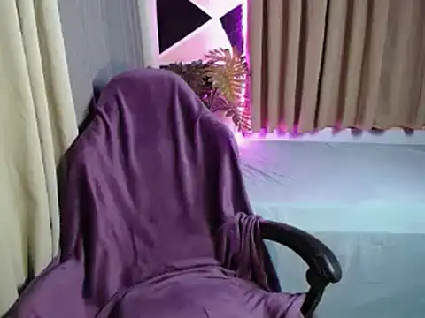 Snapshot of alex_cummer chatting on 11/12/25, 02:43 alex cummer online show from 11/12/25, 02:43