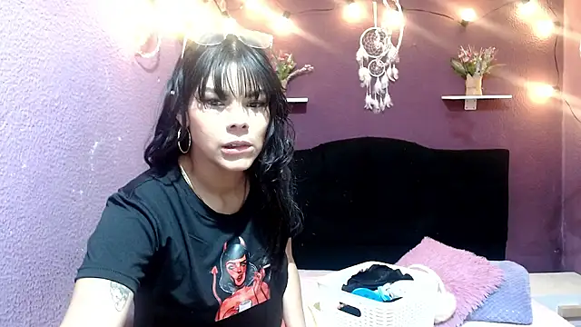 Snapshot of brenda_smile33 chatting on 09/17/25, 01:35 brenda smile33 online show from 09/17/25, 01:35