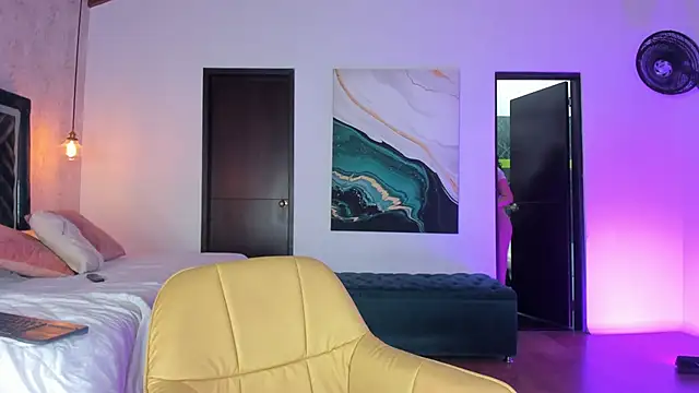 Sofi Moreno online show from 09/12/25, 12:27