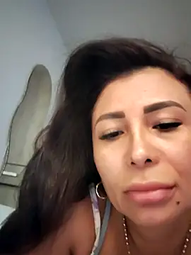 mia mancinii online show from 04/05/26, 04:35