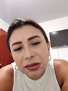 Snapshot of mia_mancinii chatting on 07/19/26, 08:01 mia mancinii online show from 07/19/26, 08:01