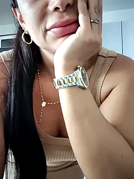 mia mancinii online show from 04/08/26, 05:25