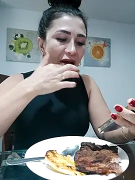 mia mancinii online show from 12/19/25, 01:09