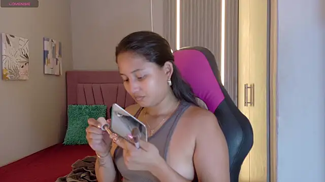 Laly Cherry  online show from 11/05/25, 12:41