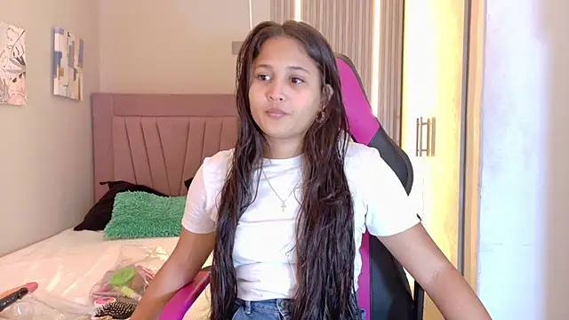 Laly Cherry  online show from 11/11/25, 12:22