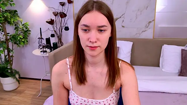 AmadaReine online show from 10/28/25, 04:06