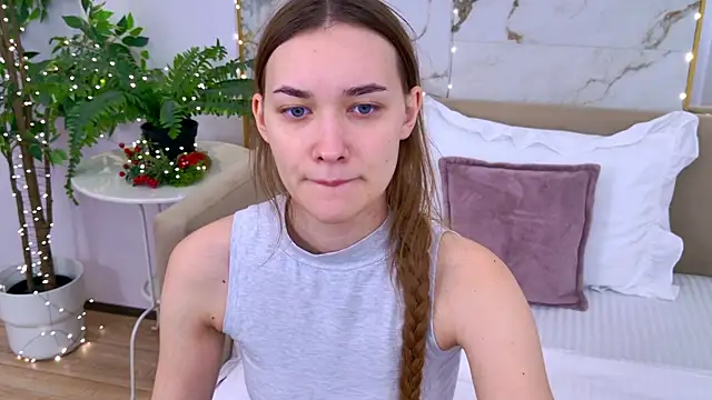 Snapshot of AmadaReine chatting on 01/08/26, 04:02 AmadaReine online show from 01/08/26, 04:02