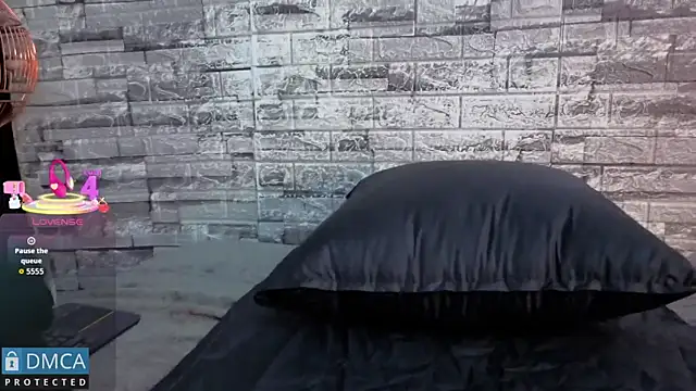 Kiara Zahiri   online show from 12/18/25, 10:52