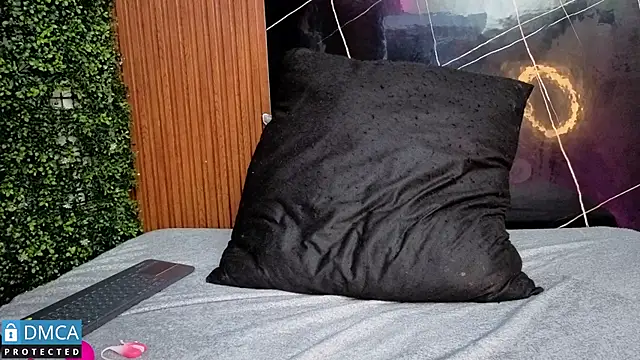 Kiara Zahiri   online show from 11/15/25, 11:14