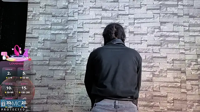 Kiara Zahiri   online show from 12/16/25, 10:52