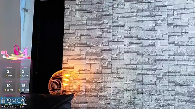 Kiara Zahiri   online show from 11/29/25, 10:59