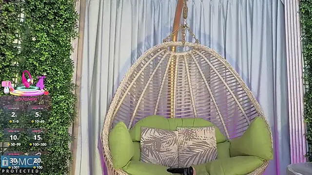 Kiara Zahiri   online show from 11/04/25, 11:03