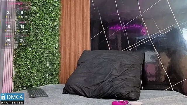 Kiara Zahiri   online show from 11/10/25, 10:53