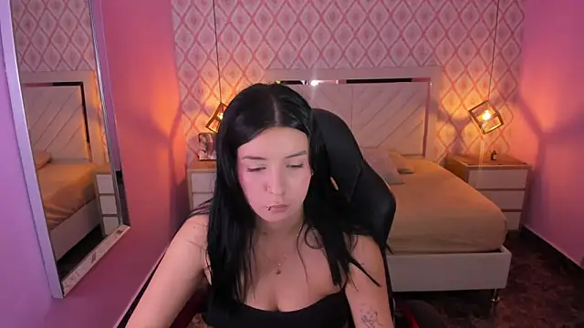 CHRISTY TEIGEN4 online show from 02/25/26, 07:25