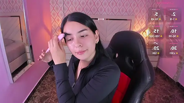 CHRISTY TEIGEN4 online show from 10/28/25, 07:24