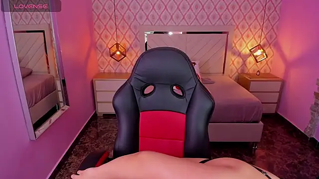 CHRISTY TEIGEN4 online show from 12/03/25, 07:24