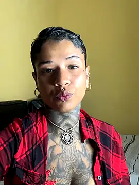 Snapshot of xbigpeach chatting on 09/11/25, 10:32 xbigpeach online show from 09/11/25, 10:32