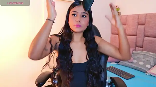 Snapshot of Kitty_Rose__ chatting on 11/19/25, 07:14 Kitty Rose online show from 11/19/25, 07:14