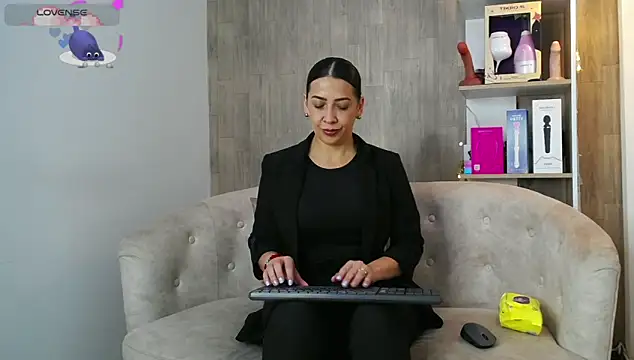 cortney tayler online show from 12/15/25, 02:34