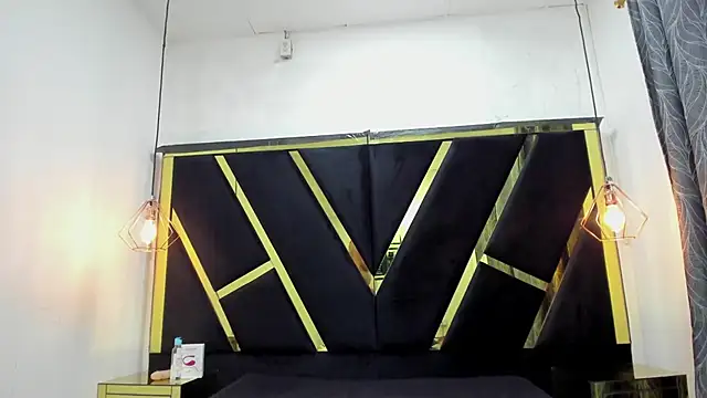 agatha fit online show from 04/28/26, 02:32
