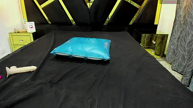 agatha fit online show from 06/23/26, 01:14