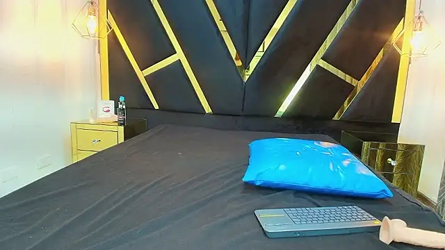 agatha fit online show from 03/18/26, 02:41