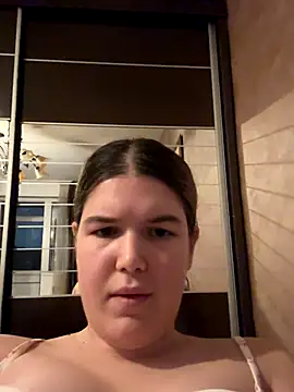 IssadoraaPink online show from 11/14/25, 04:43