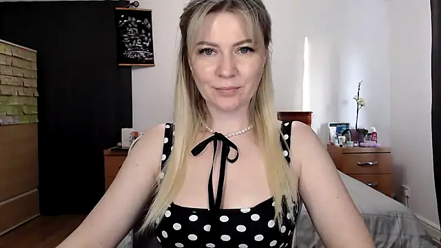 ParadiseAlina online show from 04/23/26, 06:53