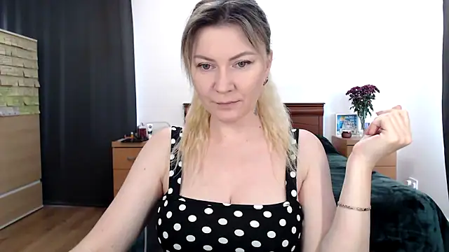 ParadiseAlina online show from 11/17/25, 02:54