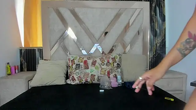 Snapshot of KloeANDbritany chatting on 12/04/25, 01:32 KloeANDbritany online show from 12/04/25, 01:32