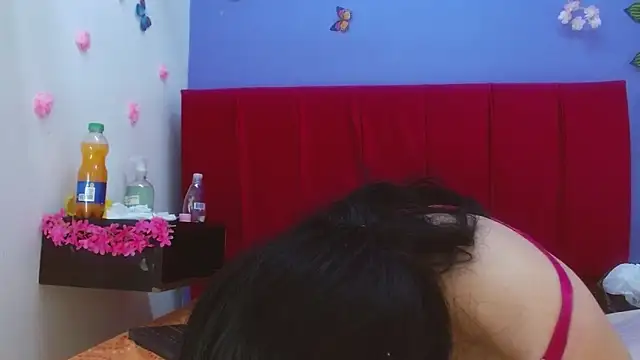 Snapshot of andrealopezcm101 chatting on 10/20/25, 11:11 andrealopezcm101 online show from 10/20/25, 11:11